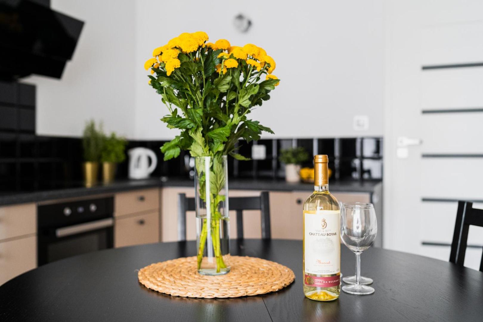 Apartment Old Town - 3 Rooms - 2 Bathrooms - 12 People - Parking Place Wrocław Extérieur photo